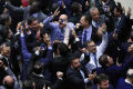 Veja a lista dos deputados que votaram contra taxar bancos, bets e bilionários